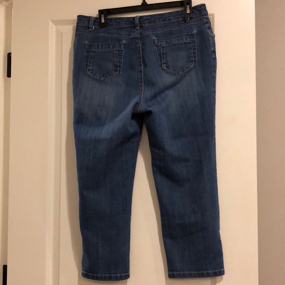 Women’s Capris Jeans 14 Petite, Medium Blue - Picture 2 of 9